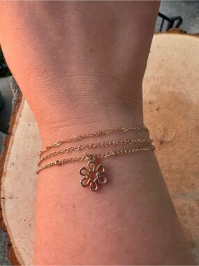 Set of 3 delicate gold stacking bracelets